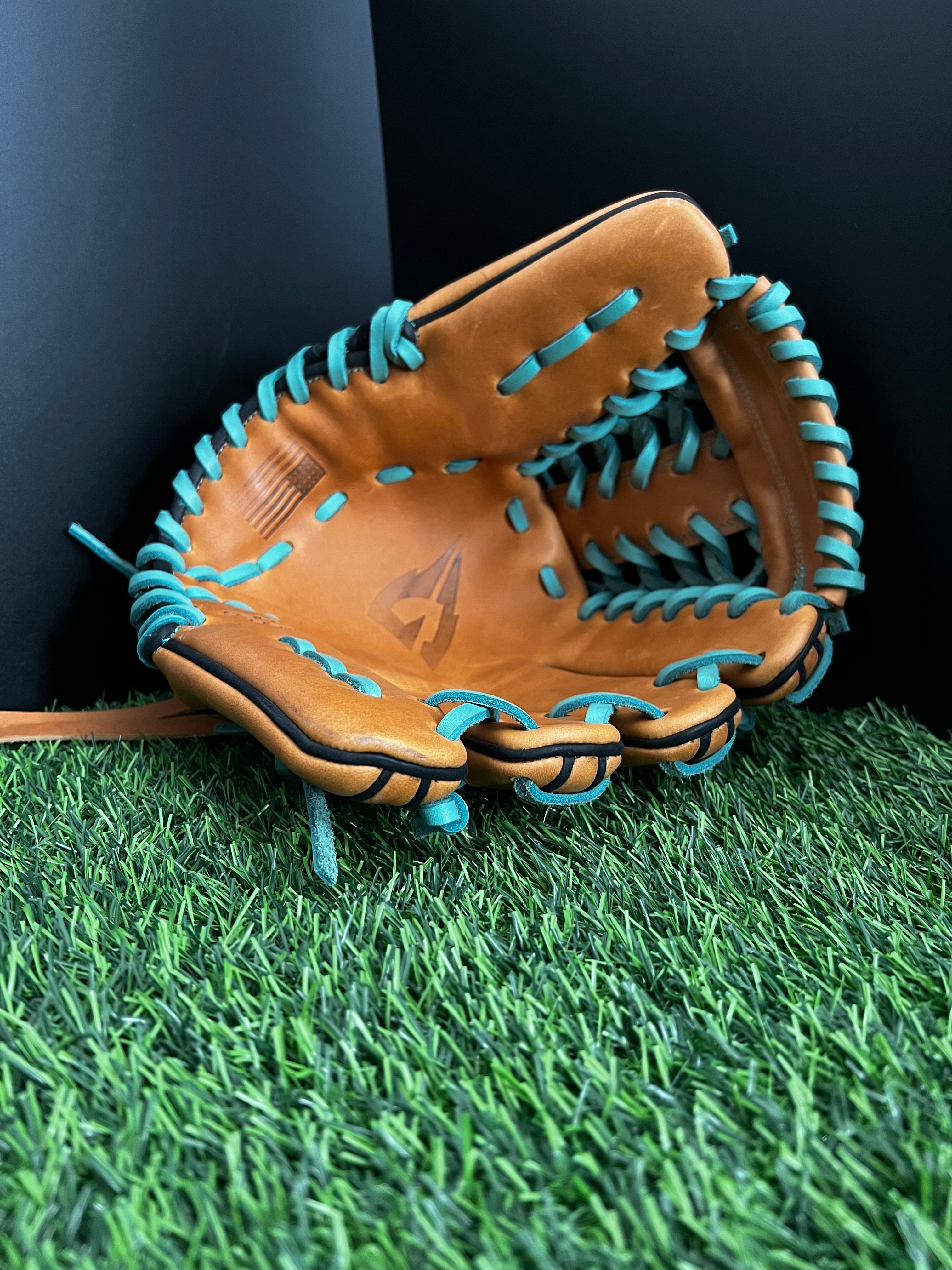 CLOSEOUT* Mexican Kip -Tan/Black - T-Web - Elite Infield Baseball